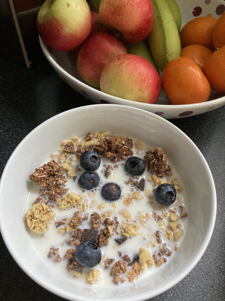 MarieJones14057's tweet photo. And she’s back on @MyPeakChallenge workouts after a couple of weeks hot trotting it to Devon and London . The body may have been a bit protesting but felt good to get back into it today with starting #mpc2021 month 8 then yummy granola #gotmysweaton @SamHeughan #mypeakchallenge https://t.co/f8L53WbXKM