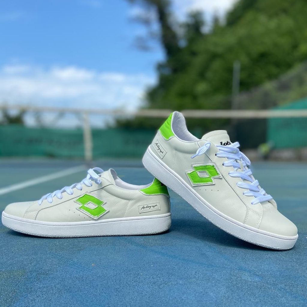 Serving looks in and off-court 🎾 
<a href="/stetone91/">stefano travaglia</a> wears the #LottoLeggenda AUTOGRAPH FLUO in lily-white/spring green 👟

Available in two colorways at bit.ly/Autograph_Fluo…

#LottoSport #StefanoTravaglia