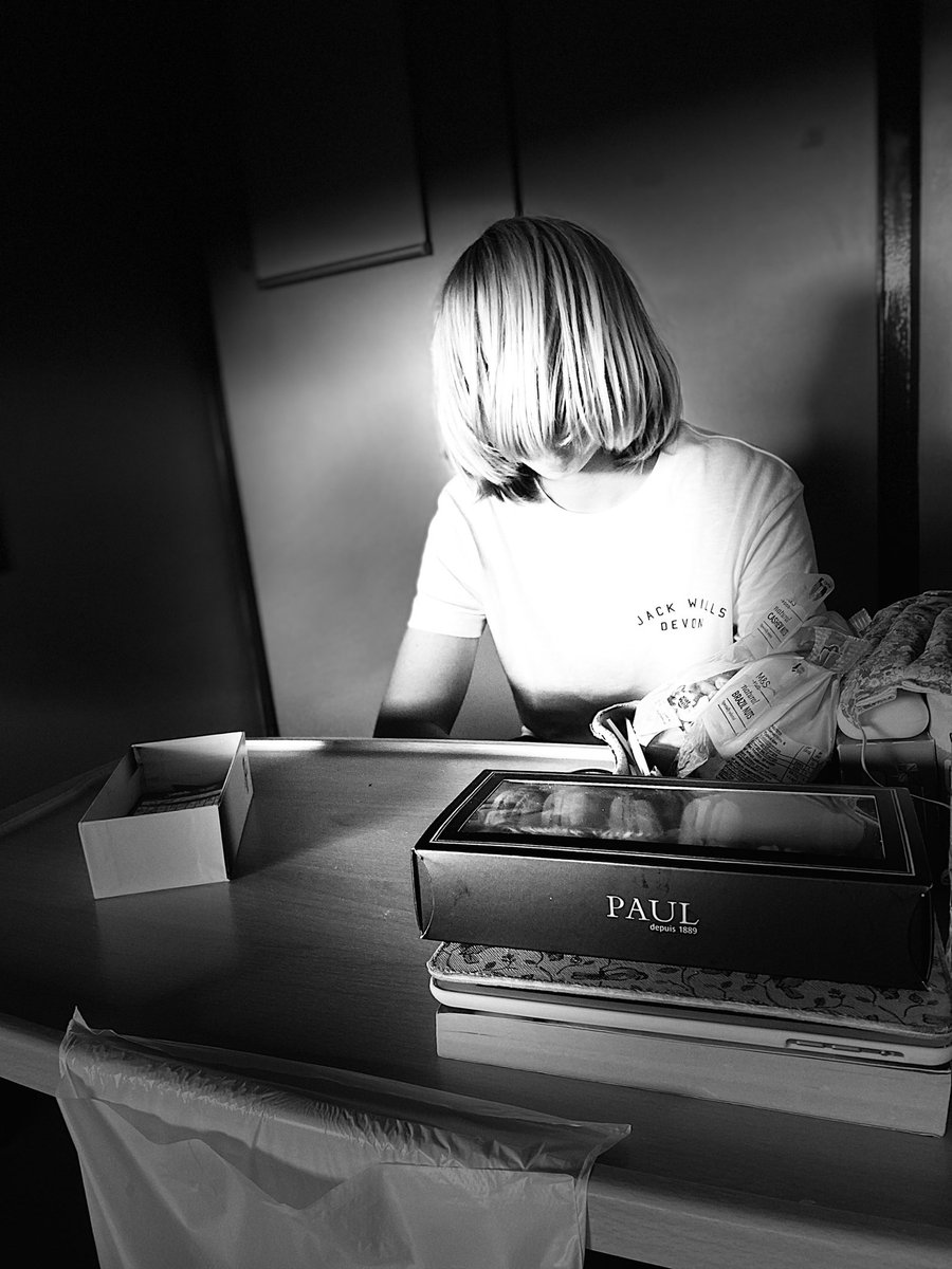 longhurst_e's tweet photo. Yesterday’s black and white photos of my hospital journey following orthoplastics surgery again for osteomyelitis of the femur. #orthoplastics #osteomylitis #femur #stgeorgesnhstrusttooting #IVvancomycin #childrenvisiting #needtobedischargedplase #goingintoweek4beinginhospital https://t.co/yRuTe1PSTN