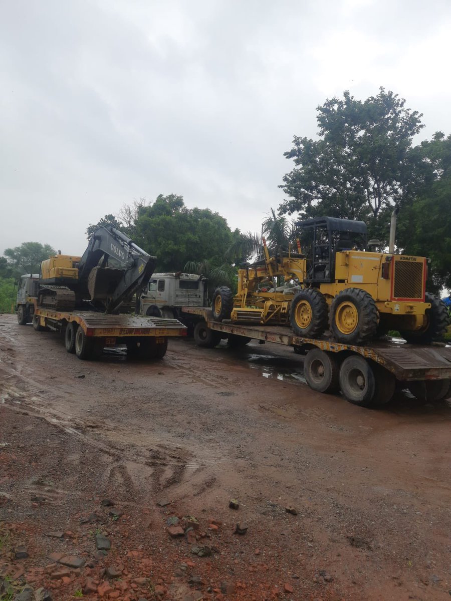 Construction equipment arrived on the site of Noida International Airport, Jewar over the weekend, and clearing and grubbing activities began in the morning today. The next project phase begins!