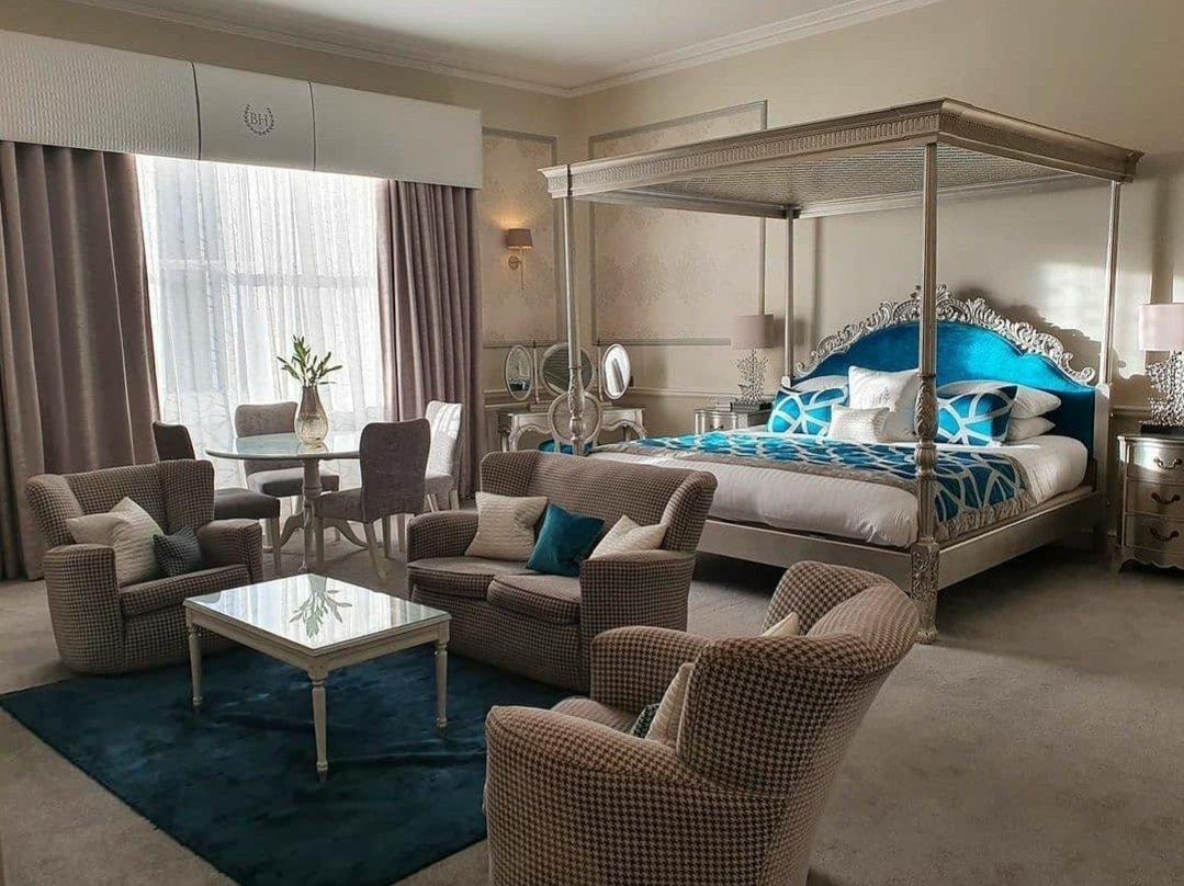 DM_BALBIRNIE's tweet photo. We LOVE our Bridal Suite!
It's the bedroom of dreams!
Love Balbirnie x
#bridalsuite #weddingday #roomofdreams #fourposter #andsotobed #tiffanyblue #fourposter #georgianmansion #beautiful https://t.co/0WKbKlN4nU