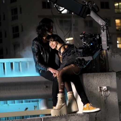 Liligendary's tweet photo. I don't wanna see this kind of scenes on her M/V please. 😩😅 https://t.co/dUIcmQM0pu