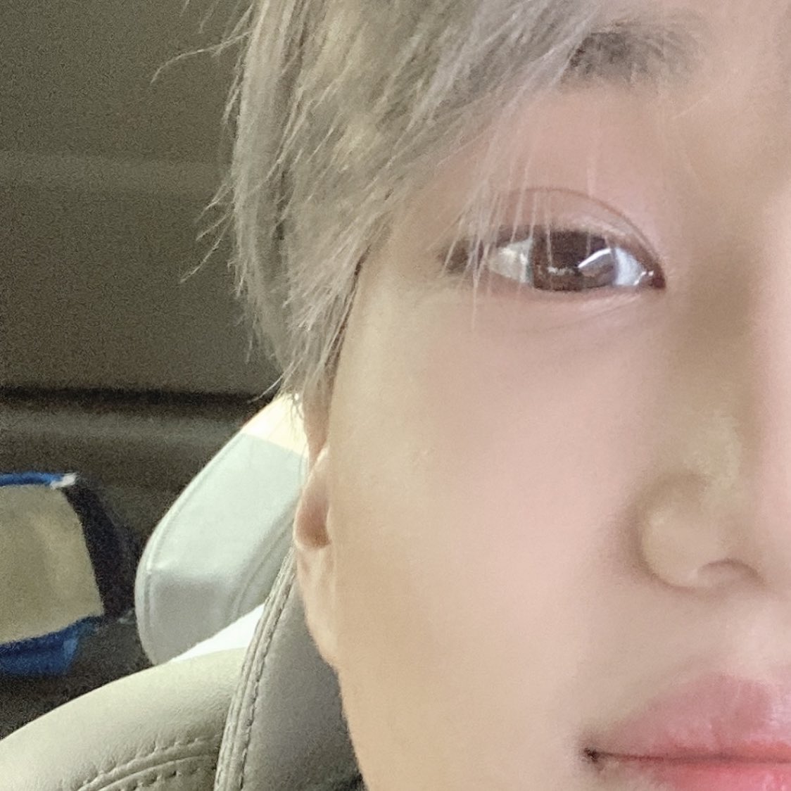 deo_kai's tweet photo. 셀카 백개보는중 https://t.co/tBqIKkxB0n