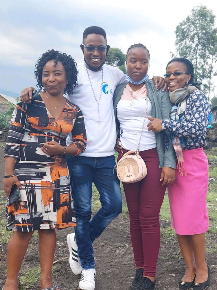 MusanganiaH's tweet photo. La joie d'être visitée par les siens. Vivre la #Vie #Vivante et #Vivable en #Harmonie avec tout le monde, telle est mon aspiration, ma... @bwalelo_dorcas @LaetitiaZ @iDeale_MicroFin @KalizaVanessa @RienSlesFemmes @LaetitiaNdeke5 @PZamuda @MakombeAnaclet @racoj_sida @KatumbiKada https://t.co/I17mBRERng