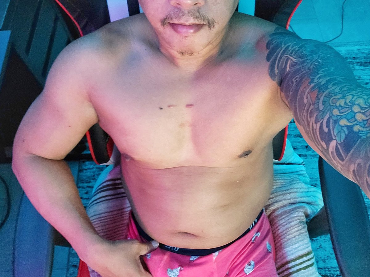 MrMildlyOffBeat's tweet photo. It's been too long, yeah. So who loves them thicc and juicy? Show me some love and RT this. Would love some more followers and motivation. #dadbod #cub #cubby #brownbutt #Gaymer https://t.co/7xyDH0815x