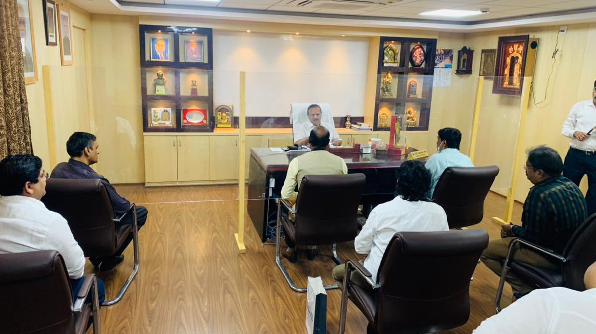 DVSadanandGowda's tweet photo. Held Janata Darshan at the VV Tower office today. Listened to public problems, received people's memoranda and responded positively to their complaints. Also told officials and ministers of concerned departments to look into the matters. https://t.co/bjM8beSfji