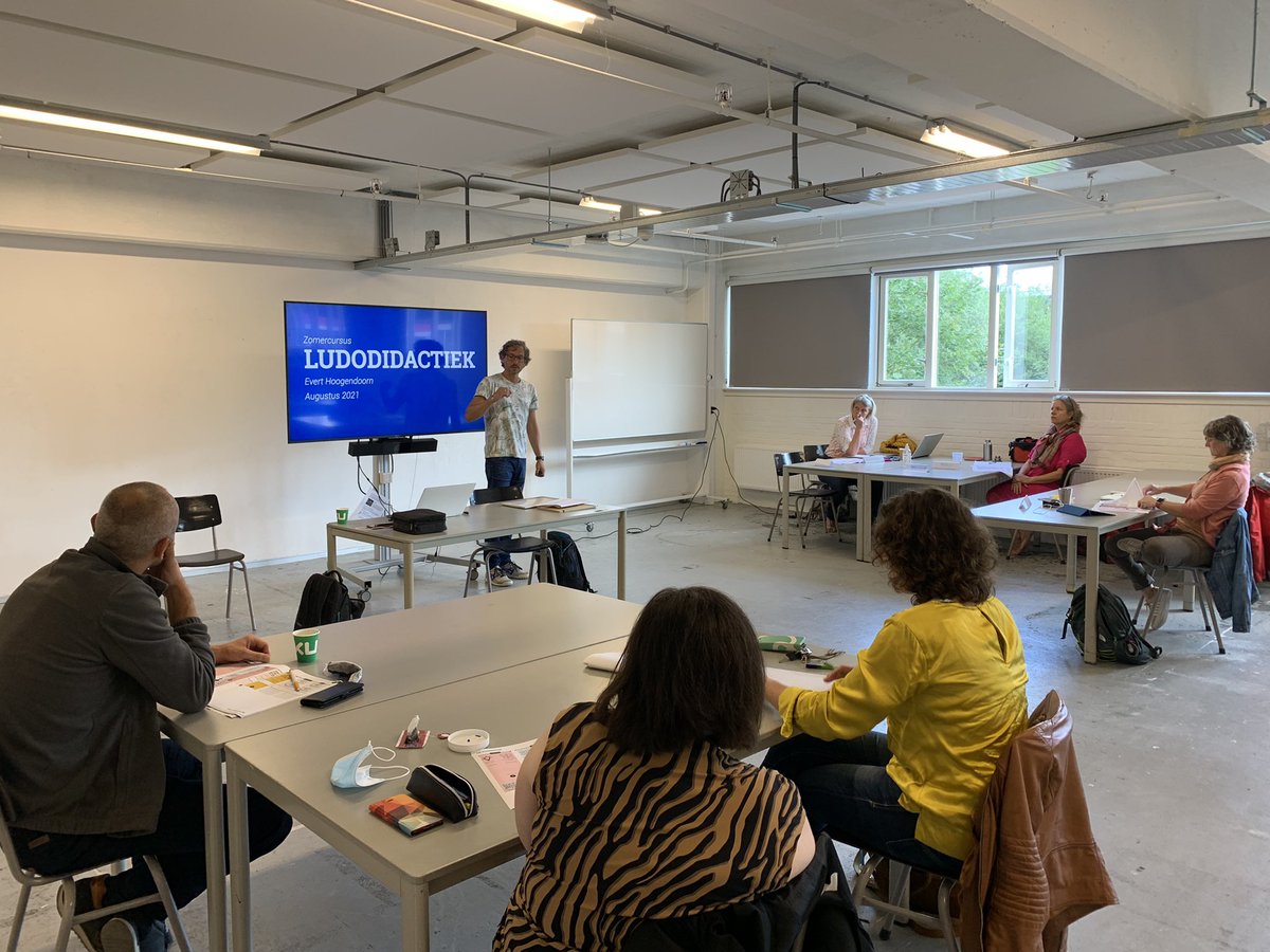 We zijn van start! Zomerschool ludodidactiek HKU: onderwijsontwerper op basis van spelprincipes. #hku #ludodidactiek #zomerschoolludodidactiek #spelprincipes #game <a href="/EvertH/">EvertH</a> @Naj_melliw
