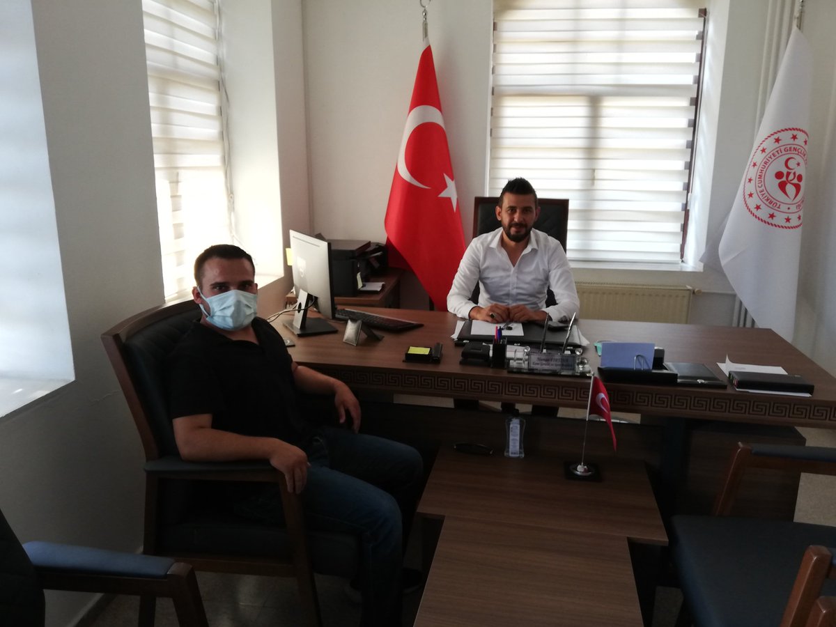 Eşme Gençlik ve spor ilçe müdürümüz sayın Numan Fırtına'yı ziyaret ettik. Misaferperverliklerinden dolayıteşekkür ederiz.
