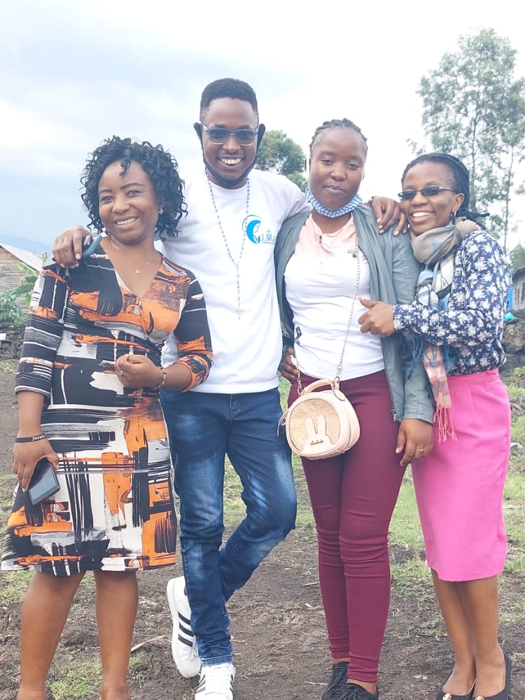 MusanganiaH's tweet photo. La joie d'être visitée par les siens. Vivre la #Vie #Vivante et #Vivable en #Harmonie avec tout le monde, telle est mon aspiration, ma... @bwalelo_dorcas @LaetitiaZ @iDeale_MicroFin @KalizaVanessa @RienSlesFemmes @LaetitiaNdeke5 @PZamuda @MakombeAnaclet @racoj_sida @KatumbiKada https://t.co/I17mBRERng