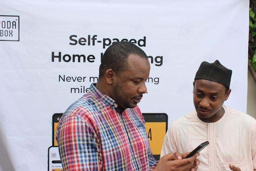 Muhammaduyaya's tweet photo. Met the ever Jovial Dawisun Duniya @dawisu yesterday at the official lunching of the @theyodabox app event. Allah ya sa albarka big brother @anasyazid. https://t.co/JFTYGt3Mii