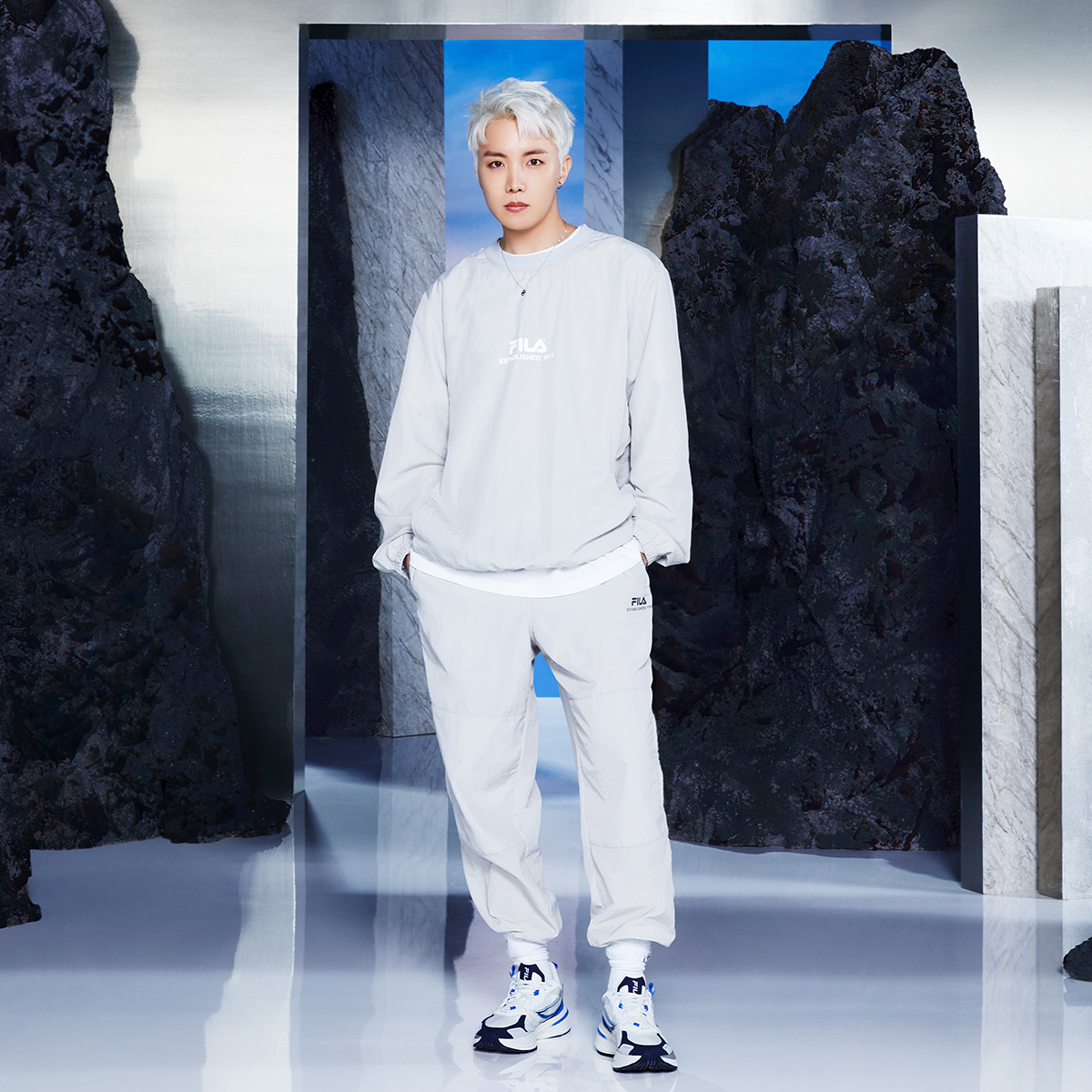 fila_korea's tweet photo. 베이직하게 표현하는 나의 스타일
Express my style in a basic

Find Your Basics
2021 FILA FALL COLLECTION

💜제품 확인 : https://t.co/CmUXT3pCj2

#FILA #방탄소년단 #BTS #RM #진 #슈가 #제이홉 #지민 #뷔 #정국 #Jin #SUGA #jhope #Jimin #V #JungKook @BTS_twt #Findyourbasics #가장_나답게 https://t.co/sdPxp83qt6