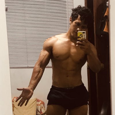 KayUrbano's tweet photo. Un abrazo enorme  #SiguemeYTeSigo #Canelo  #NuevaFotoDePerfil https://t.co/qembMKHYeY