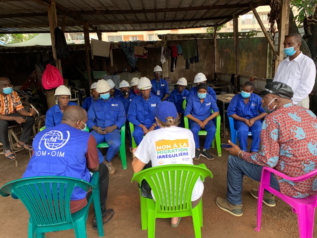OIMGuinee's tweet photo. Visite de 45 bénéficiaires de l'#OIM du projet #ADEL qui suivent une #formation en mécanique auto, plomberie-sanitaire, installation de panneaux solaires, électricité, maçonnerie. Le projet vise à l’autonomisation des jeunes en #Guinée. Financé par @AICSDakar @IOMROWCA https://t.co/Ka5oNpqskK