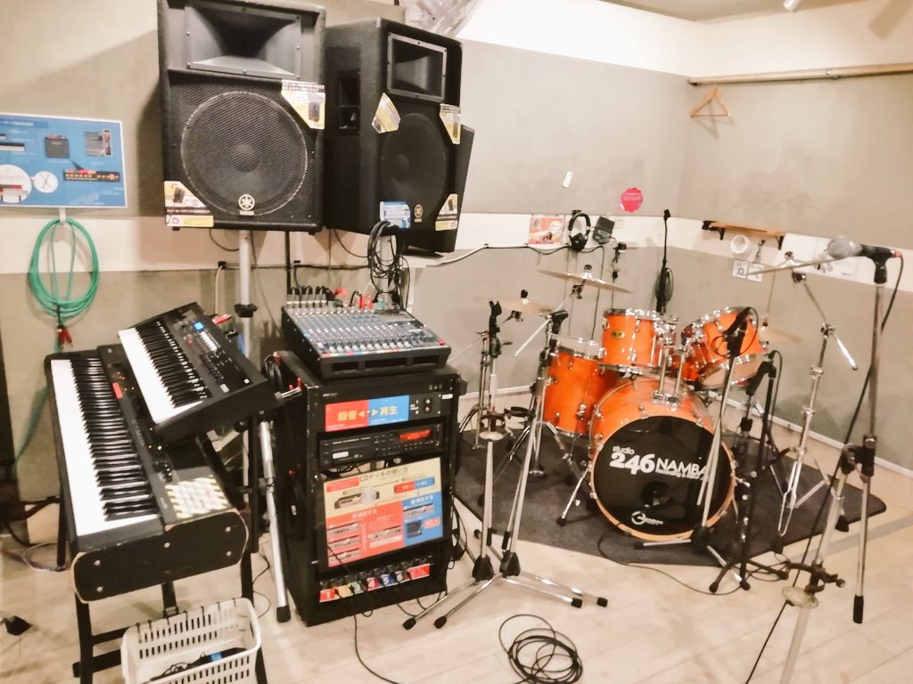 BassistLena's tweet photo. お疲れ様でーすッ😆☀️✨✨

今日は、
#Studio246
さんで、歌の練習ッ(///∇///)🎶✨✨

昨日、8月22日(日)
#魂心家の日

涼しくなってきて、、
元気いっぱいっっっ
✨✨.ﾟ+.(・∀・)ﾟ+.ﾟ✨✨

少し、休憩して
ベースライン、最終アレンジっっっ
(*´∇｀)ﾉ🎶✨✨ https://t.co/mLmQjlMxo8