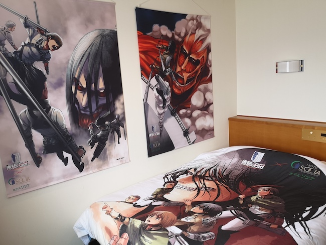 ただいまホテルソシア では、オリジナルの進撃の巨人ベッドカバーと