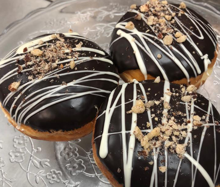 Gala_Retail's tweet photo. Bakers corner providing you with a variety of different treats to enjoy.
#donuts #donutscookiesandcream #donutshop #donutsfordays #donutsforlife #donutstime #DonutsLovers #donutsbar #donutsforever #donutsquishy #donutselfie #donutsmash #donutsnob #DonutSunday https://t.co/dY9NZ4sWsT