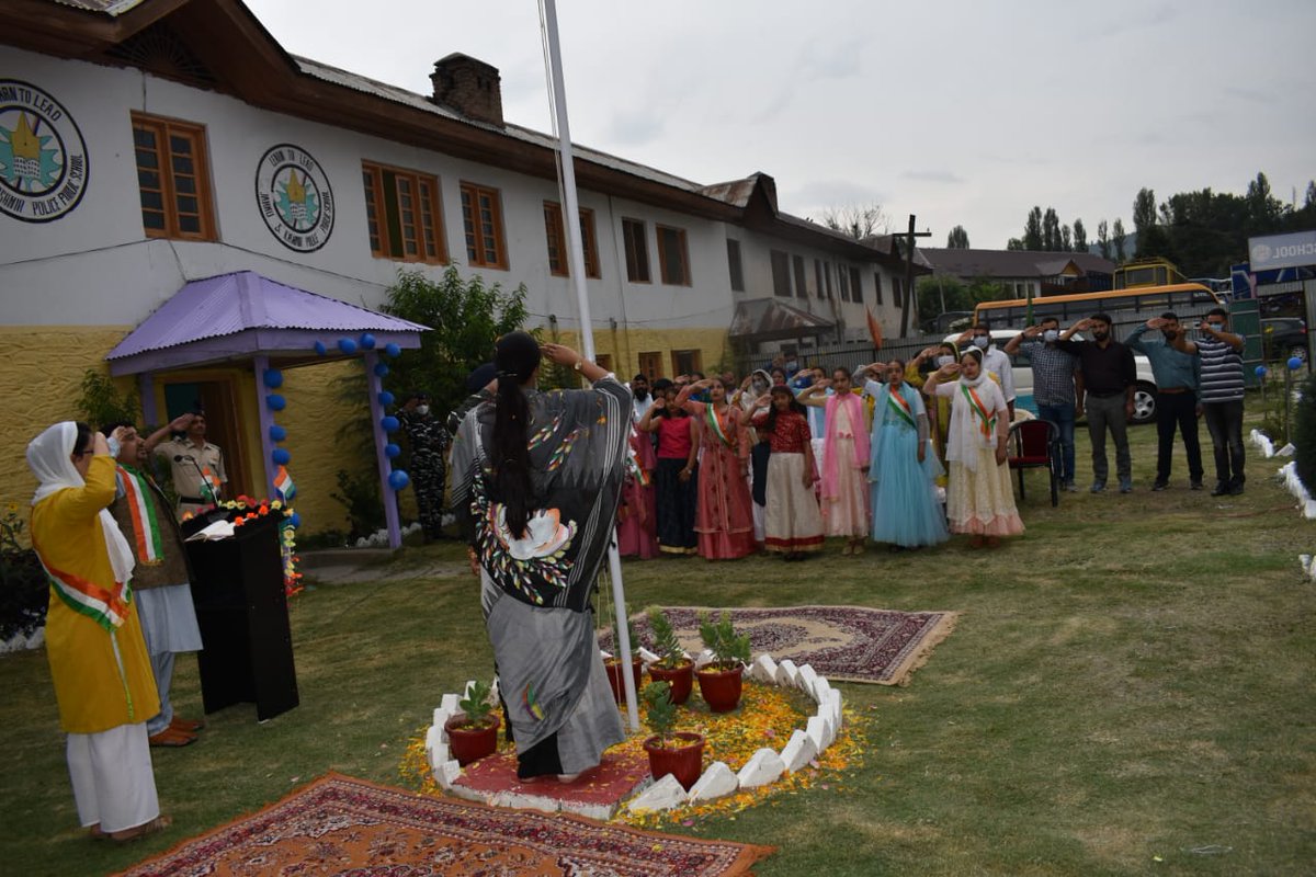 policeschoolbla's tweet photo. 75th independence Day Celebration. 75th independence day was celebrated in PPS, Bla with fervour and gaiety. Azadi ka amrit mahotsav  commenced with  the unfluring of flag by  Smt. Snigdha Sing. Later on award  ceremony was held  . 
@SnigdhaChauhan5 @sujitpchauhan @DIGBaramulla https://t.co/twFa6UhaLX