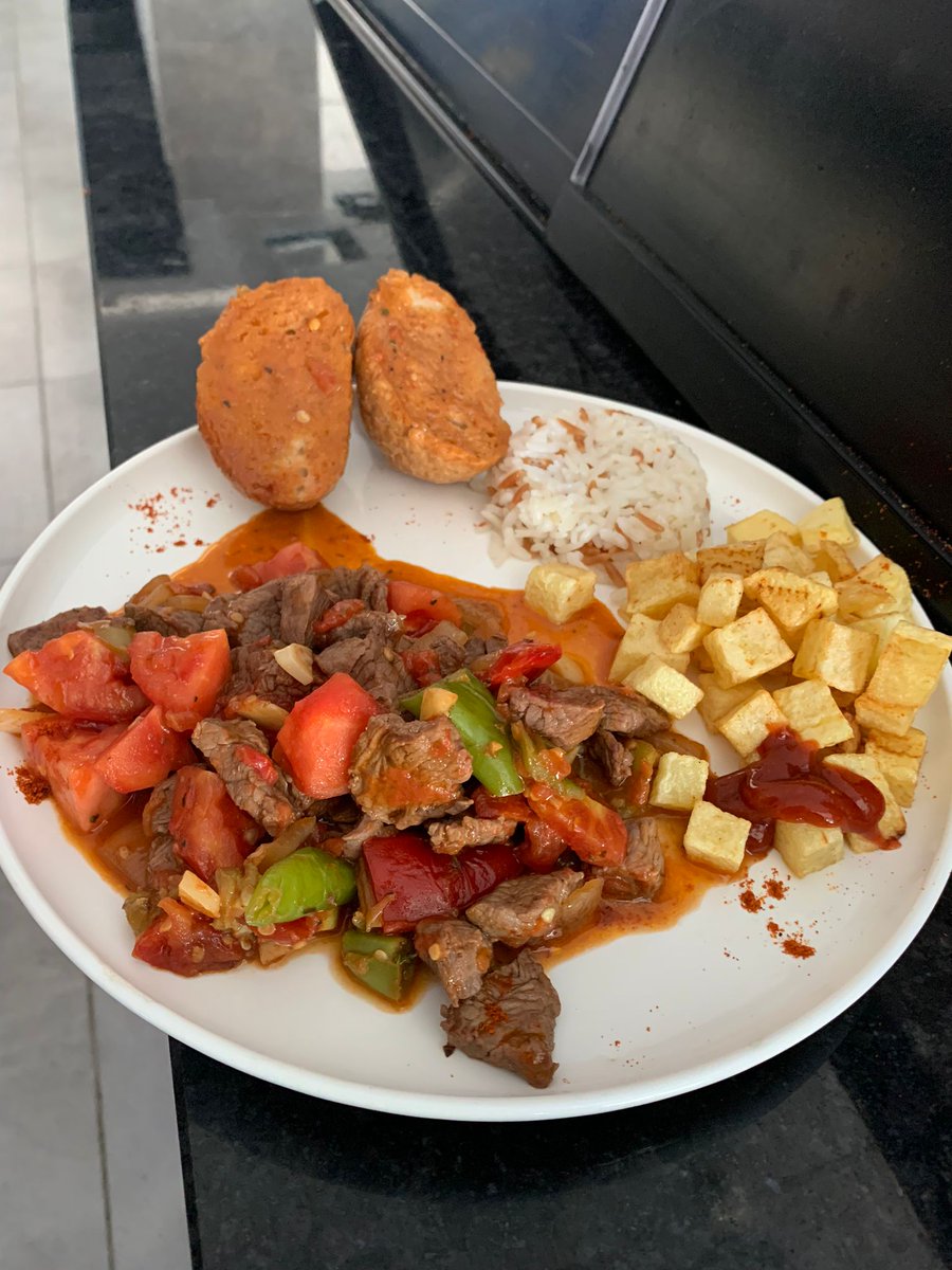 ATSO hizmet binası içinde faaliyet gösteren Tokgöz Restaurant, TEDAŞ arkasına taşındı ve yeni yerinde hizmete başladı. Restaurant, ev yemeklerini ve fast food çeşitlerini müşterileriyle buluşturuyor. 
#101streetfood #Antalya #lezzet #gurme