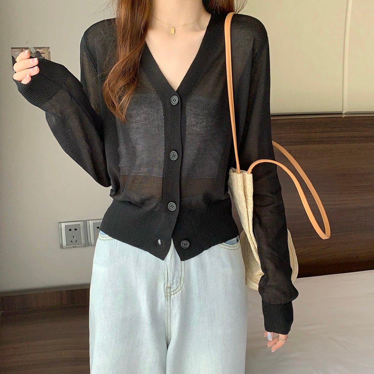 sauturnes's tweet photo. ✨price : 150
📮shipping : 40 / 3 ตัวส่งฟรี
เสื้อคาร์ดิแกนรุ่นใหม่ มาในโทนสีพาสเทลหวานๆ รุ่นนี้จะเป็นแบบบาง ไม่ใช่ครอปนะคะ ใส่คลุมเป็นตัวนอก แมทซ์ง่ายมากค่า
💞Color : เหลือง ม่วง ขาว ชมพู ดำ
🌟Size : อก 28-36" ยาว 20" แขนยาว 20" https://t.co/o7YqoEyENW