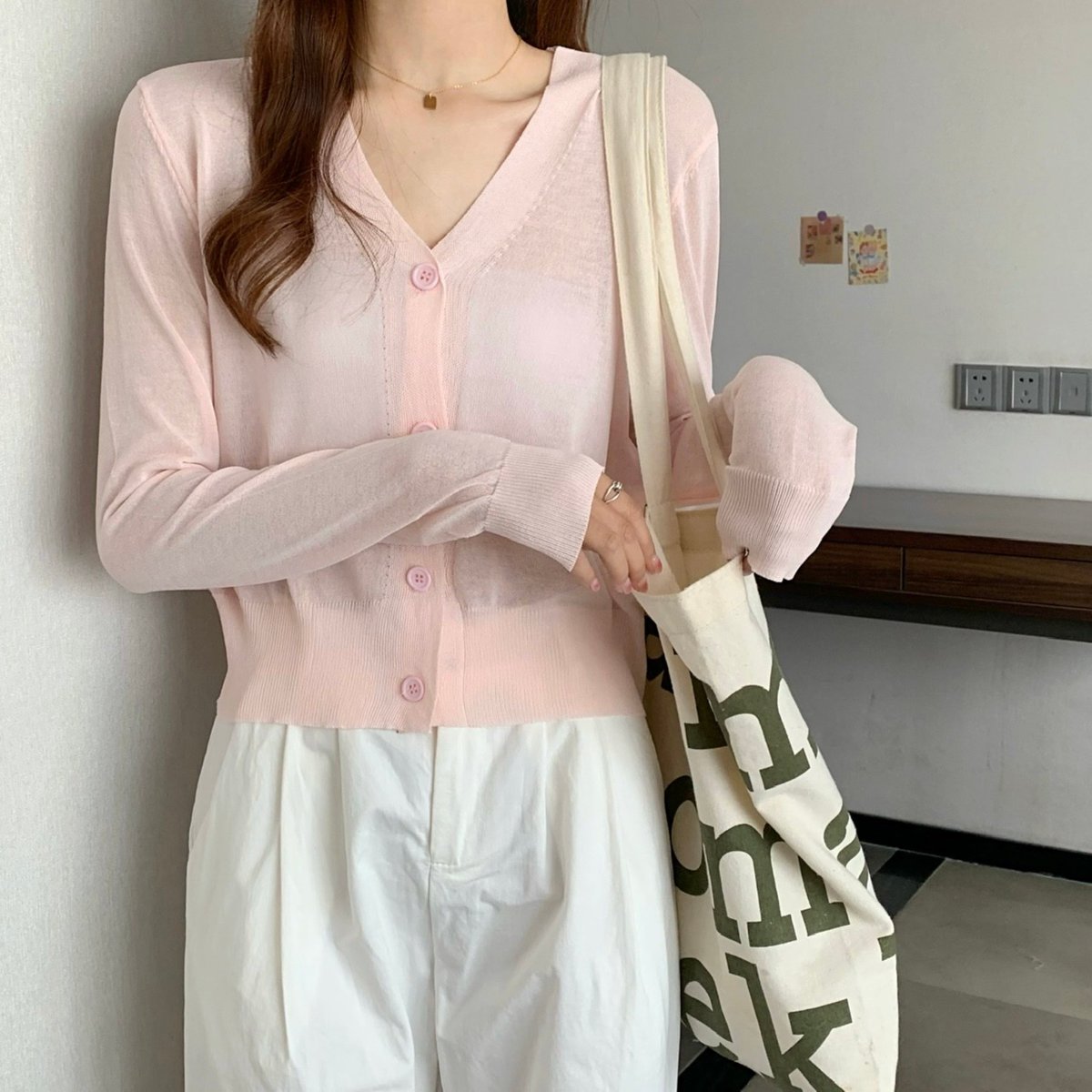 sauturnes's tweet photo. ✨price : 150
📮shipping : 40 / 3 ตัวส่งฟรี
เสื้อคาร์ดิแกนรุ่นใหม่ มาในโทนสีพาสเทลหวานๆ รุ่นนี้จะเป็นแบบบาง ไม่ใช่ครอปนะคะ ใส่คลุมเป็นตัวนอก แมทซ์ง่ายมากค่า
💞Color : เหลือง ม่วง ขาว ชมพู ดำ
🌟Size : อก 28-36" ยาว 20" แขนยาว 20" https://t.co/o7YqoEyENW