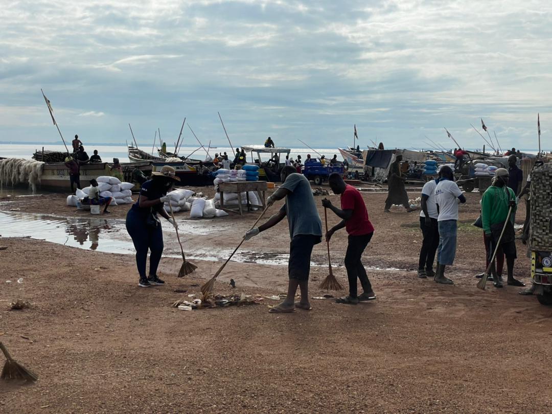 Work has already started at the shores of the the inland waters at Yeji. The team has been joined by members of the Authority's Yeji office, Fire Service, Prisons, Immigration, Military, Navy, Zoomlion, local sanitation officers, youth of Yeji and market women #GMACleanWaters