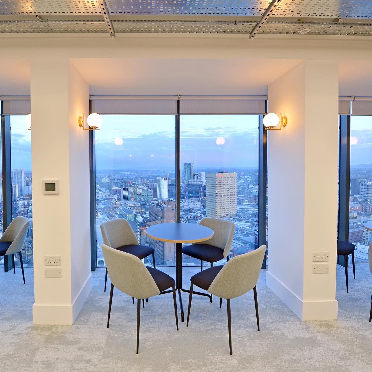 Citytowermcr's tweet photo. Our Sky Lounge is a great place to start your day.
Located on the 28th floor, which is the highest office space in Manchester, the lounge even has a dedicated multi-functional space for everything from networking events to morning yoga.
#ManchesterOffice #ManchesterViews https://t.co/iKKbnN2mc5