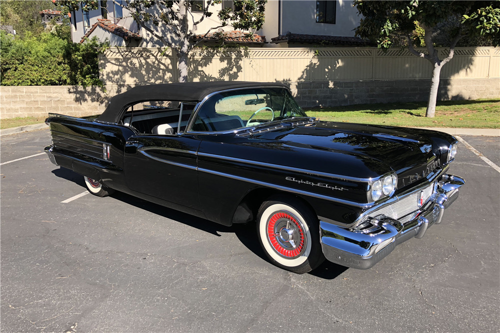 Mercomatic's tweet image. 1958 #Oldsmobile #Dynamic88 #Convertible; 371 cid, 3x2 bbl J-2 induction system, 312 hp; 4-speed Jet-Away HydraMatic; Dynamic 88 was the current entry level Olds in 1958. The new look was considerably heavier and bulkier, and encrusted with appreciably more chrome.