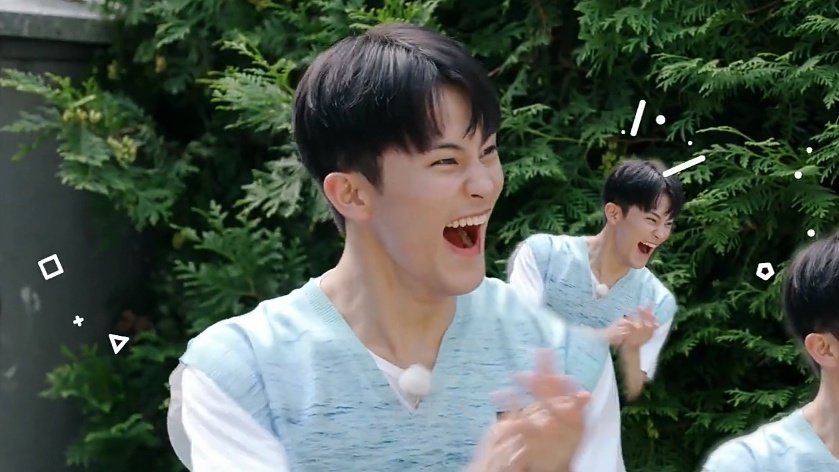 LOOKSMKL's tweet photo. #MARK 😆 https://t.co/sLDojaNKJe