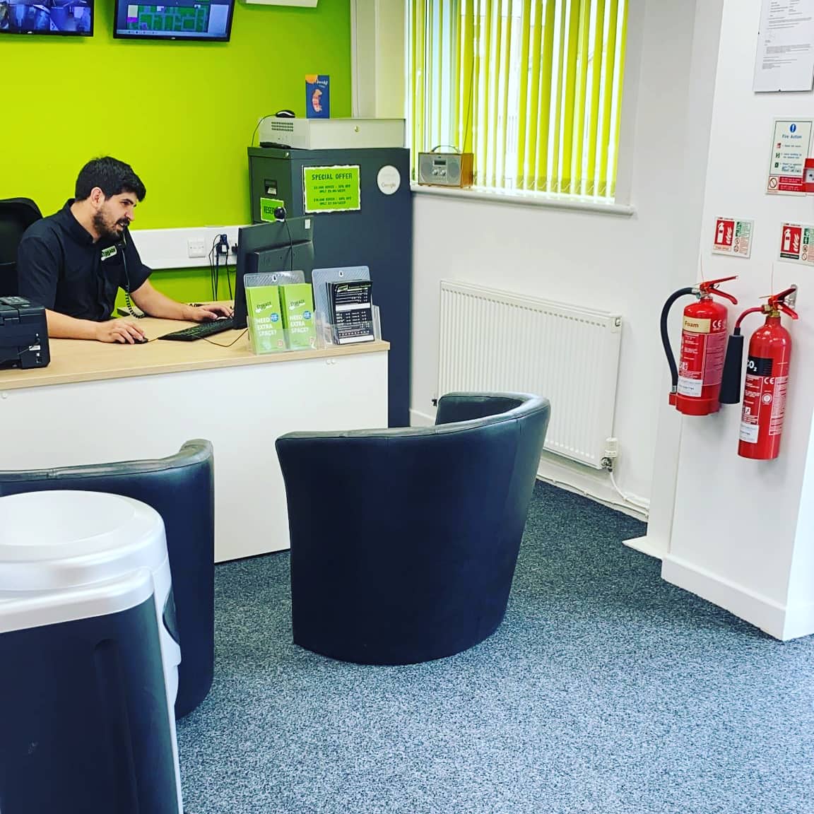 Nice new carpet to keep the office looking fresh in Wigan 😃👌

#thestorageteam #inwiththenew