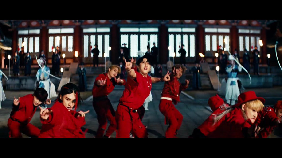 группа stray kids thunderous. феликс thunderous. включи stray kids thunderous. Stray kids участники thunderous. Stray kids - thunderous 2022 обои.