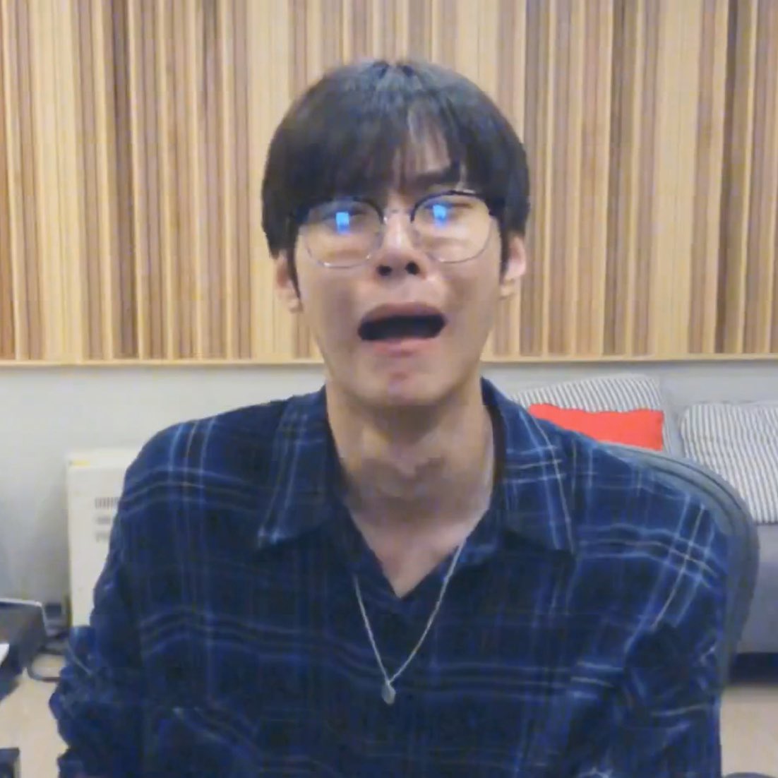 저화질의 도영 tweet media