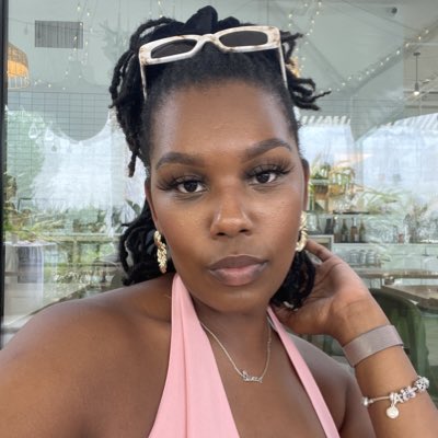 ashbagosh__'s tweet photo. Finna delete my socials for a little bit but wanted to update my picture first. Y’all be easy 😘 https://t.co/y13JnR7eT2