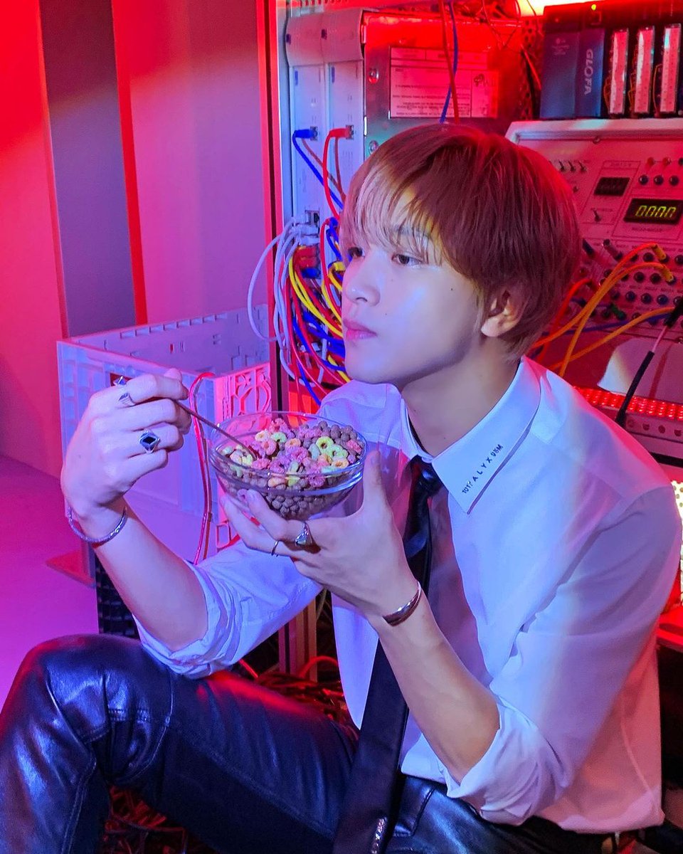 minhyungmarkie's tweet photo. DAY 6🌙

Q: Member favourite?

A: All dreamies are my favourite but my ults bias is Mark, Jaemin, and Haechan💞😉

#7DaysWith7Dream
#7일과함께7드림챌린지
#NCTDREAM #엔시티드림 @NCTsmtown_DREAM https://t.co/NstDMhXRuj