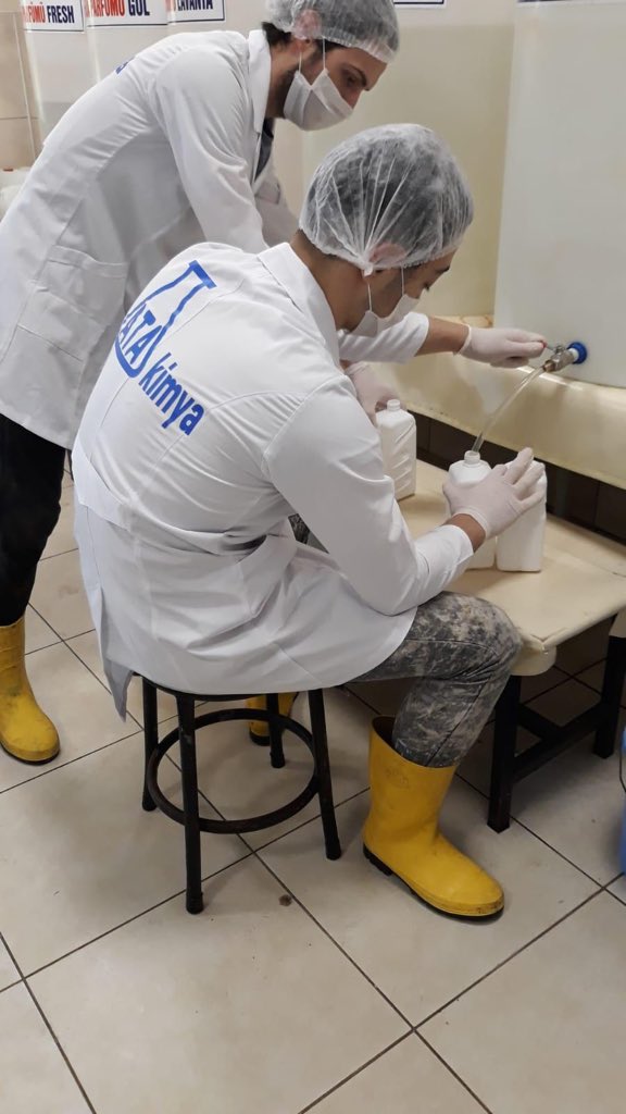 Yüz yüze eğitim süreci; öğrenci, veli, okul iş birliği ile maske, mesafe ve hijyen kuralları gözetilerek başlıyor. Bu süreçte Samsun'da okullarımızın ihtiyacı olan temizlik malzemelerini Atakum M.T.A.L üretiyor. Birlikteliğimizden aldığımız güçle yüz yüze eğitime hazırız. <a href="/tcmeb/">Millî Eğitim Bakanlığı</a>