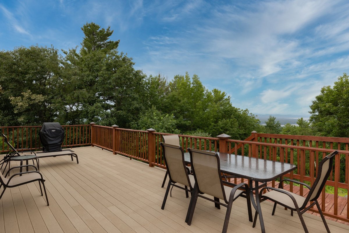 WolfReel's tweet photo. Home Crush Monday!

#allanwolf #wolfreel #interiordesign #architecture #dreamhome #homedecor #commercialphotography #NHrealestate #NHrealty #newhampshire #VisitNH #LakesRegion #branding #brandingphotography https://t.co/5V6NlFIeUg