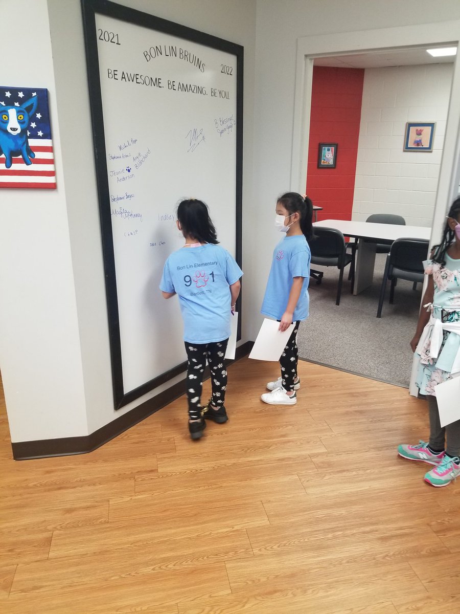 blebruins's tweet photo. Be Awesome, Be Amazing, Be YOU!! Big board is getting a lot of signatures. Both teachers and students are being recognized for doing their Bon Lin Best!!! https://t.co/EgH1UmTJx6