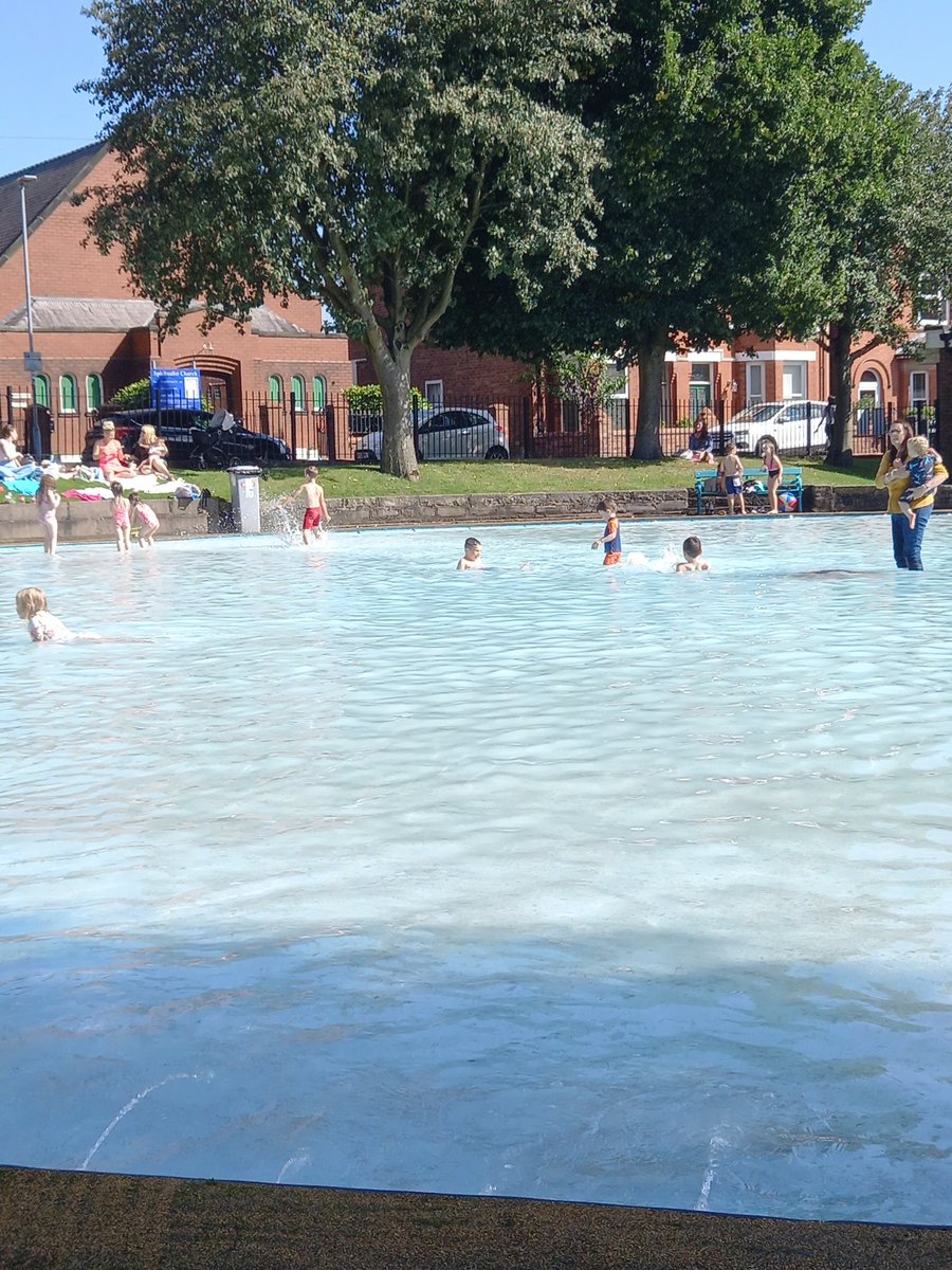 Closest I'm getting to a pool this year.... #schoolholidays #matleave