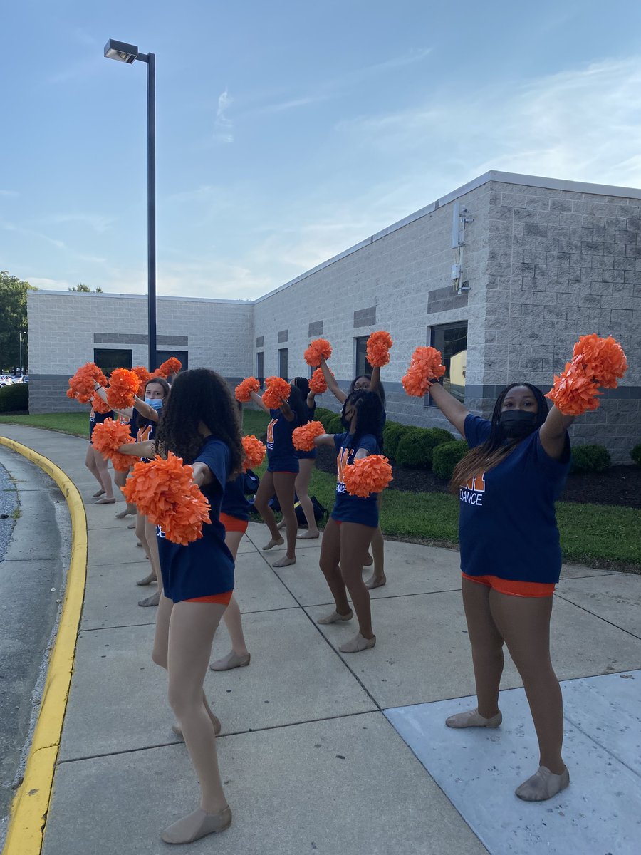 kryslowe's tweet photo. First day for MCHS Freshman!! Class of 2025 
A big welcome to Manchester High!!! We're so happy you are here!! @CCbluedevil @ccpsinfo #L4L @MHSLancers https://t.co/TEhrkjayi5