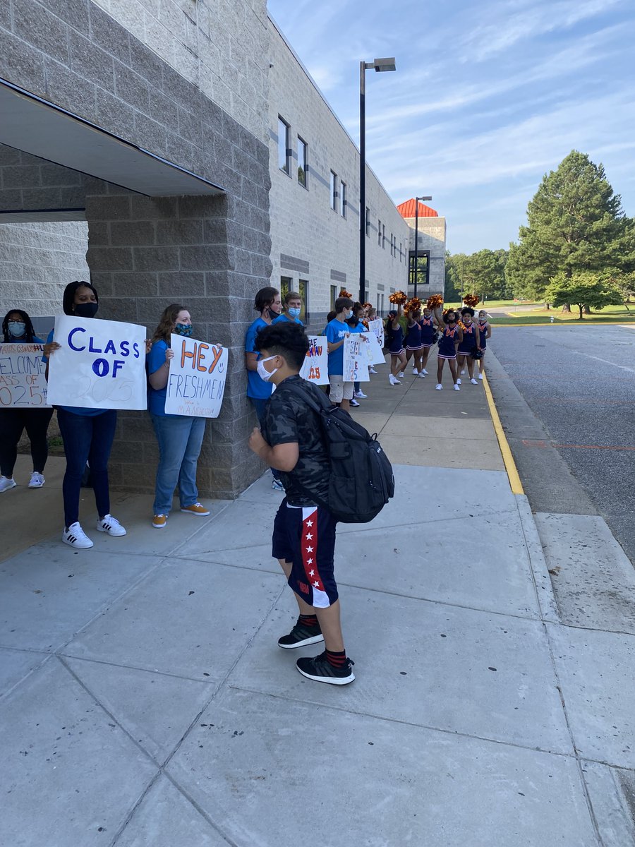kryslowe's tweet photo. First day for MCHS Freshman!! Class of 2025 
A big welcome to Manchester High!!! We're so happy you are here!! @CCbluedevil @ccpsinfo #L4L @MHSLancers https://t.co/TEhrkjayi5