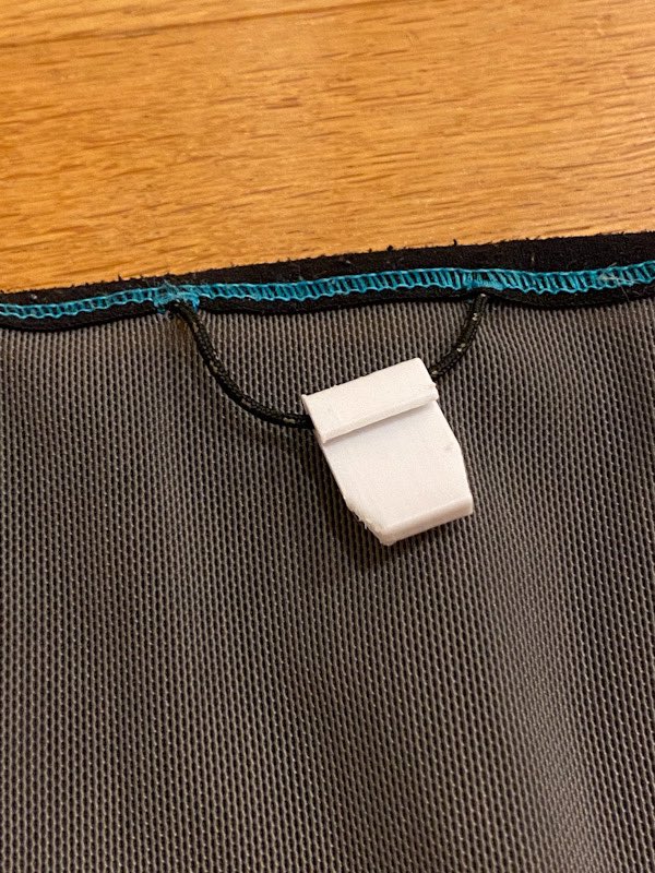 snow_and_star's tweet photo. Ultimate direction utility belt用のプルタブ。走りながらの手探りでは紐部分がいまいち引っ張りにくかったので。成形時間15m #3Dプリンター #3dprinting #QIDI #Xsmart https://t.co/3f1qsBwa3y