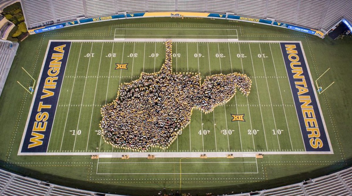 Sunday Night Lights with the best residents makes for a great night!! 💛💙 #WVU25 #wvu