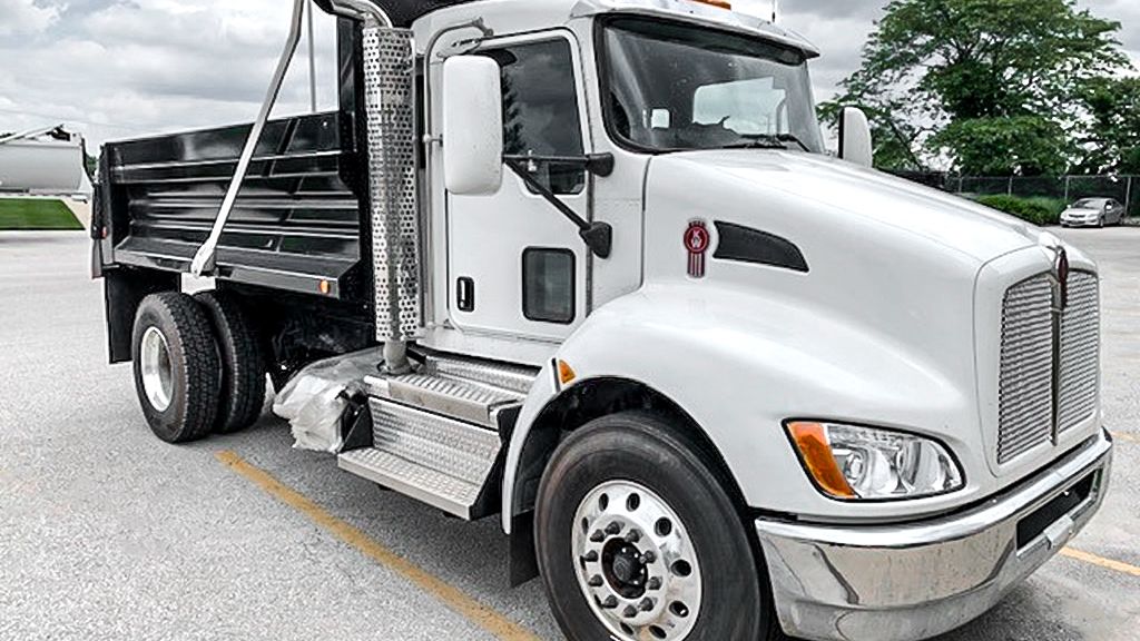 MHCKenworth's tweet photo. This 2022 #Kenworth #T370 has an Allison automatic transmission, Ox Body dump bed &amp; 172" wheel base. https://t.co/BLluRhS9sU #trucksforsale https://t.co/riaySnKE6J
