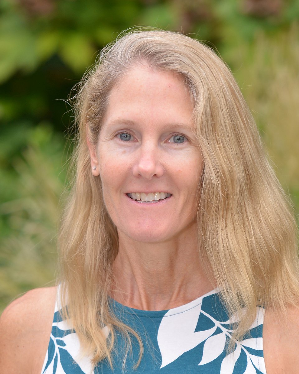 LabSchoolDC's tweet image. Congrats to Intermediate Science Teacher Elizabeth Bilbao who won the the first-ever Blue Heron Educator Award from the Chesapeake Bay Outward Bound School.
