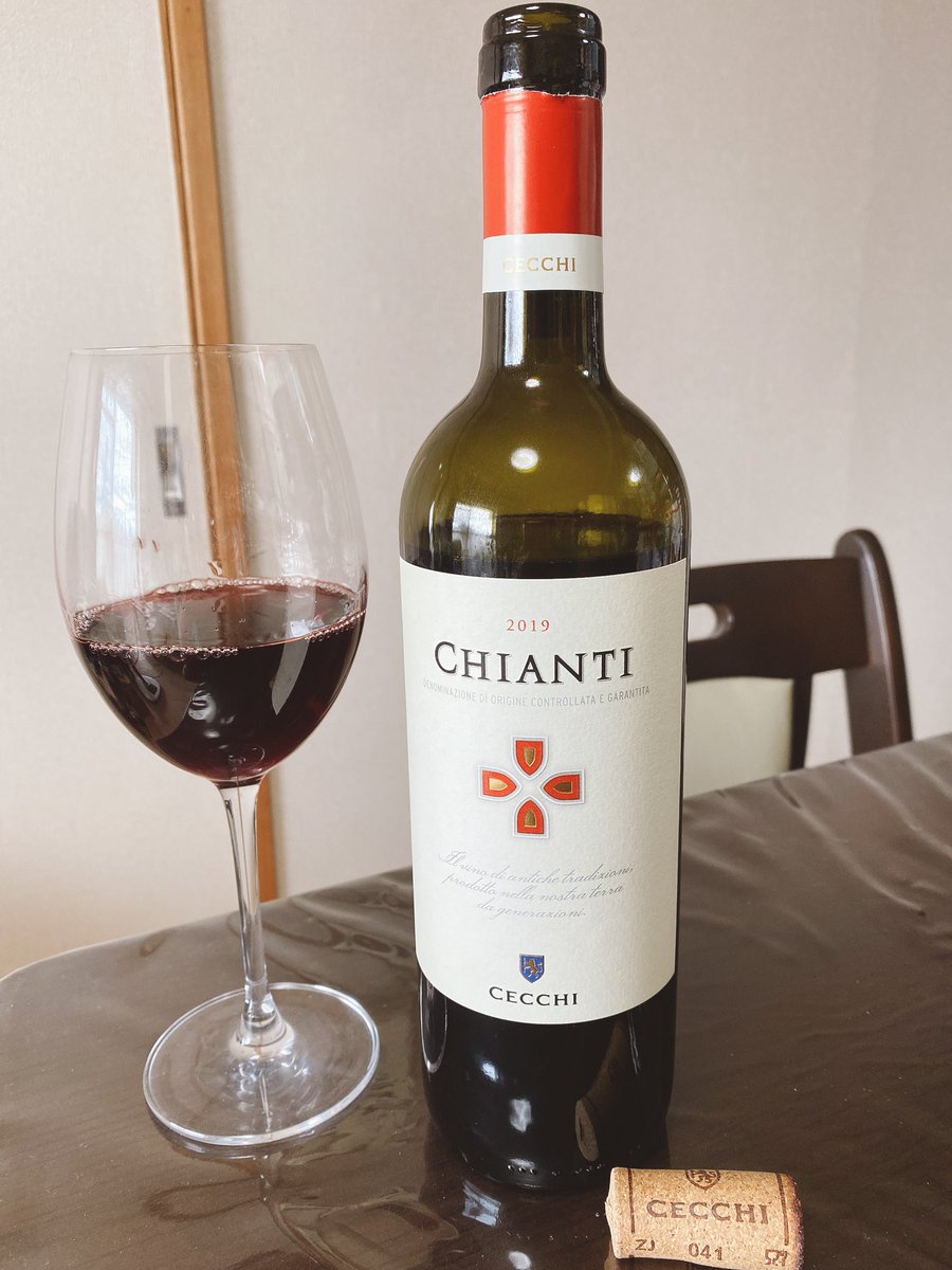 yellowstitch3's tweet photo. chianti cecchi DOCG 2019 サンジョベーゼ90% イタリアトスカーナ
最近自分の中でサンジョブーム
祝杯ってことでお手ごろのchianti
ふくよかな果実とピリピリした胡椒の香り
緻密な酸と強めのタンニンとボリュームある果実感のバランスが良い感じ
飲んでいくと結構甘みも感じるかも
#飲酒タグラム https://t.co/399HwWaXZr
