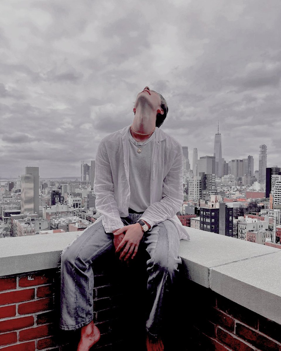 𝗜𝗡𝗦𝗧𝗔𝗚𝗥𝗔𝗠 𝗣𝗢𝗦𝗧

Concrete jungle where dreams are made of.
             —————————
⌂              ⌕               ▦               ◯