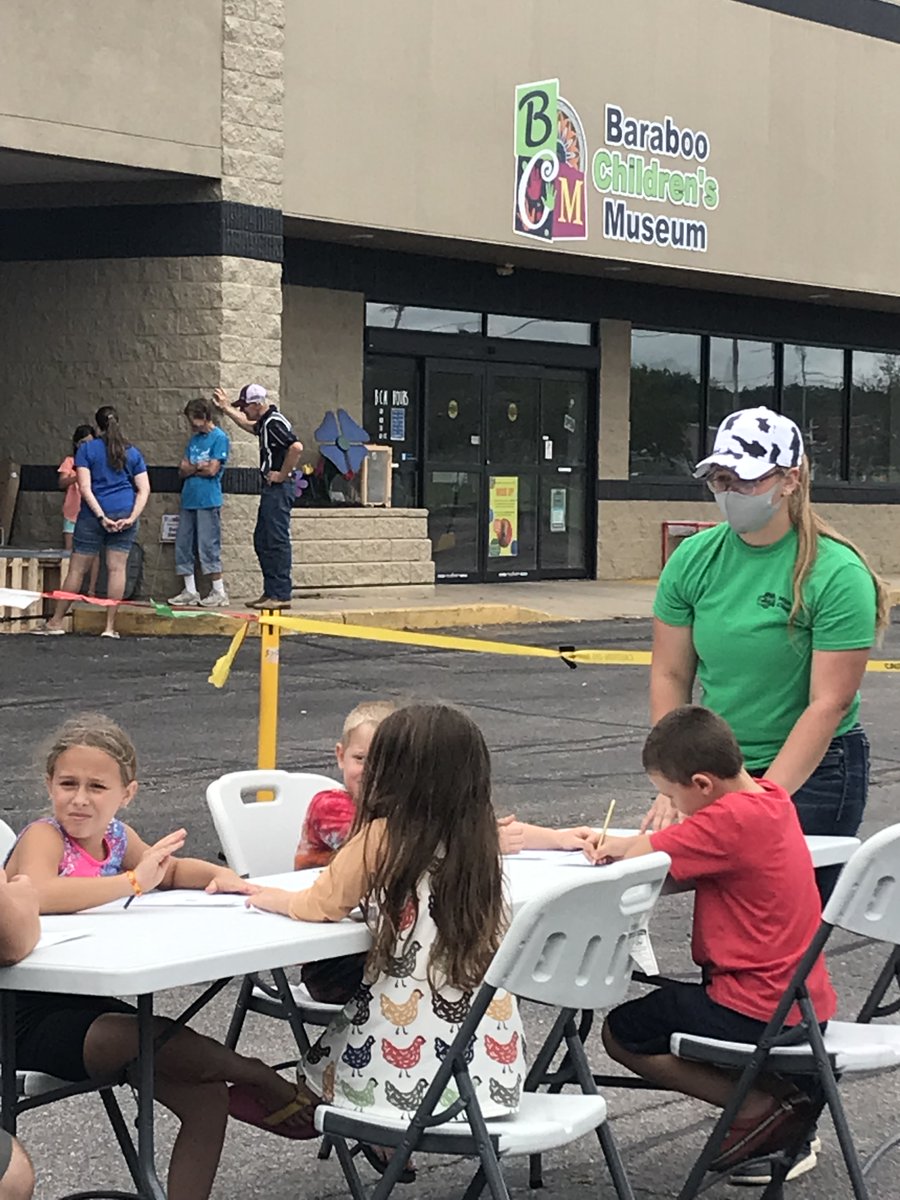 Moovin' Mini had a great day at the Baraboo Children's Museum! While at the Children's museum we held story time, played dairy bingo, colored Mini coloring pages and posed for pictures.

She loved seeing all the kids excited to learn about agriculture and the dairy industry!
