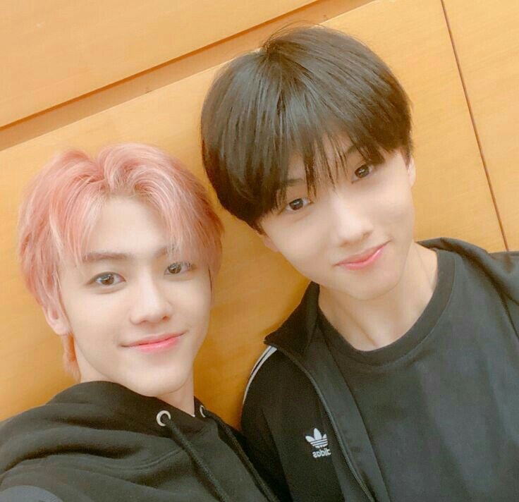 lesyeujaeminz's tweet photo. ✧ 💛 DAY 06 💛 ✧

♡˗ˏ✎ : " member favorite? " 

✎•°🖇️ : my favorite members in DREAMIES are NA JAEMIN and PARK JISUNG . . . they're sometimes like mother and daughter, love each other 😁❣️‼️

#7DaysWith7Dream
#7일과함께7드림챌린지
#NCTDREAM #엔시티드림 
@NCTsmtown_DREAM https://t.co/cEmo4wnvrR