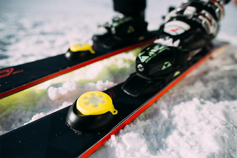 Advance your skiing while discovering your technique. With our three sensors, you capture the complete picture of your speed, technique and body position. The app shows you what's invisible in skiing. Download the SKEO app and purchase sensors at: snowcookiesports.com.