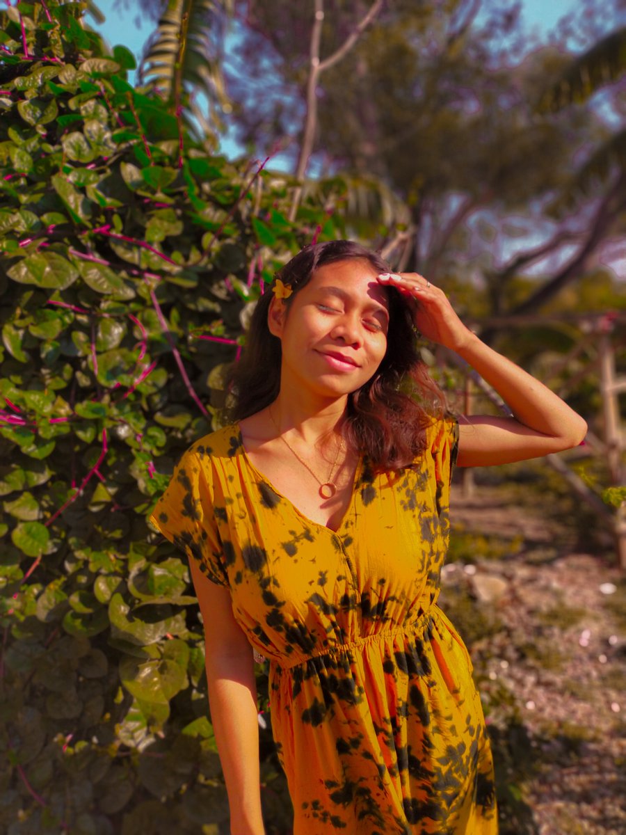EAmheka's tweet photo. Mentari yang terlihat memabukan raga 🌞🧡💛 https://t.co/8vN4EIM4HG