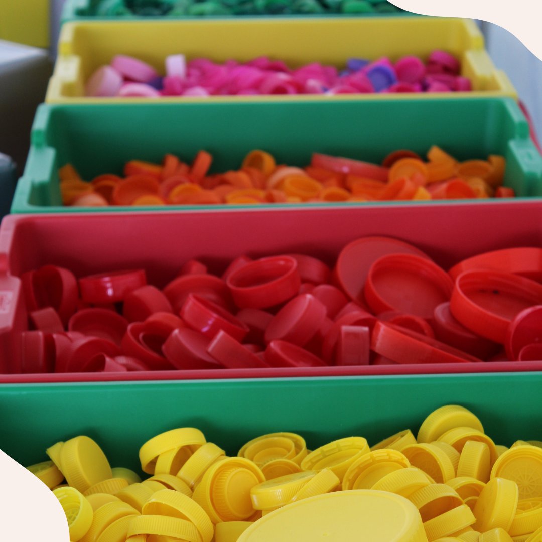 Préparez vos stocks de bouchons ! On est de retour au bureau pour expédier toutes vos commandes 🎉🎉
Pour les enseignant.e.s, il est encore temps de commander notre kit Education qui vous accompagnera tout au long de l'année scolaire  >> clip-it.fr/kit-education 😌